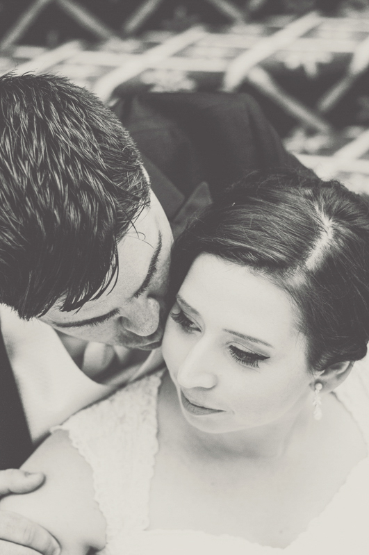 wedding couple kiss on stairs