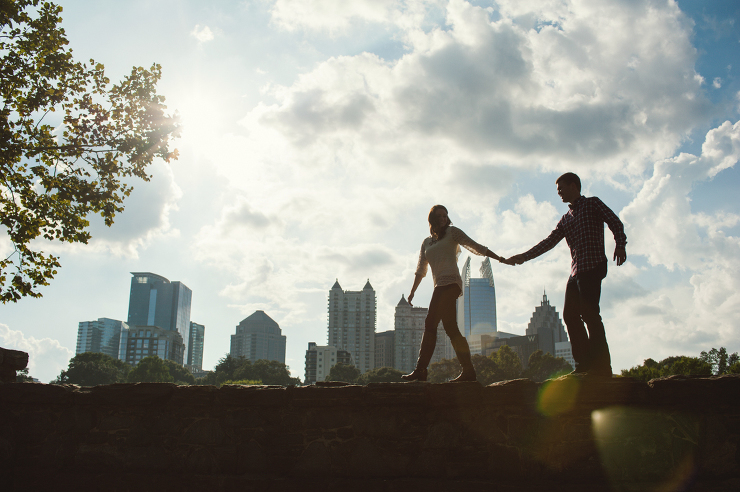 couple walking atlanta skyline piedmont park